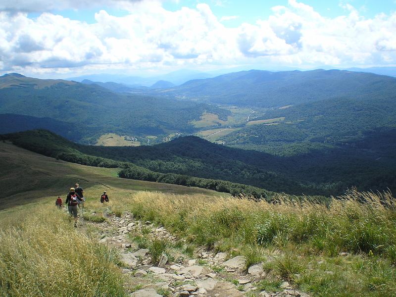 wakacje2008 134.jpg - Schodzimy do Ustrzyk.
